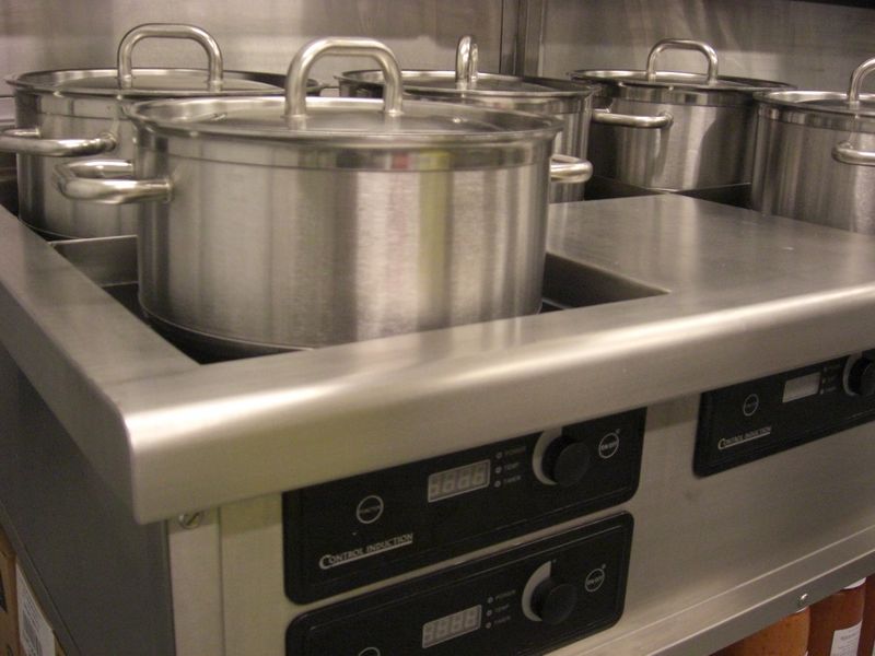 5 ring induction hob for marine use