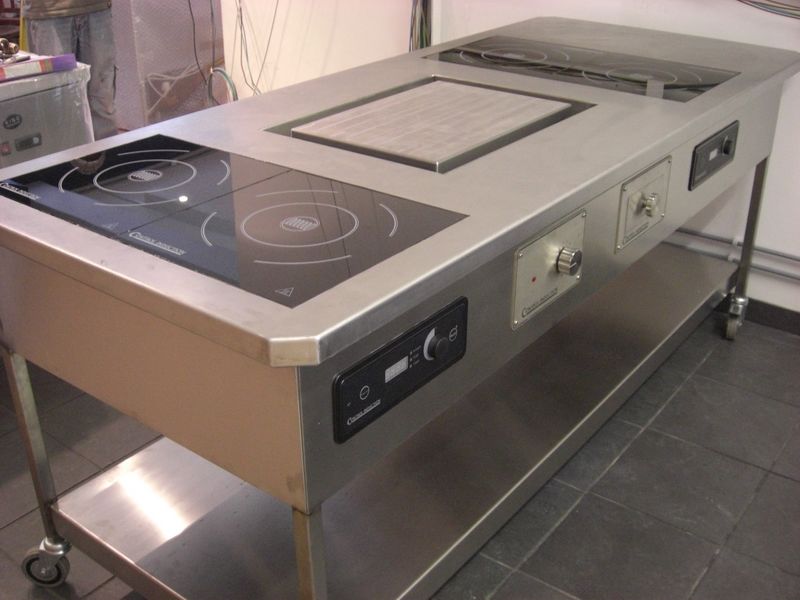 four ring induction with plancha 800x600