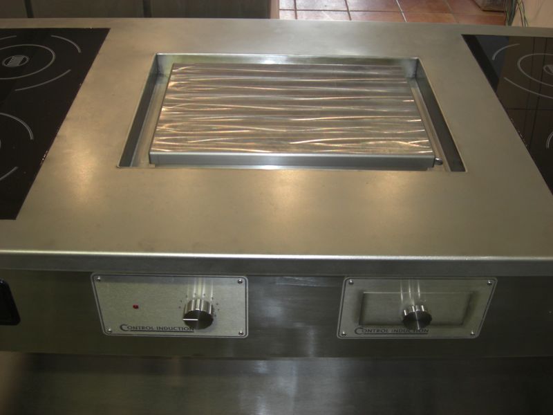 plancha with control and grease tray 800x600