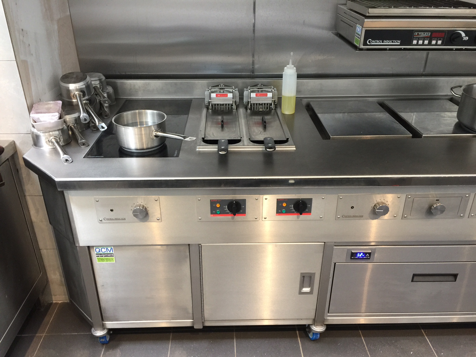 Double fryer in induction stove Redan Inn