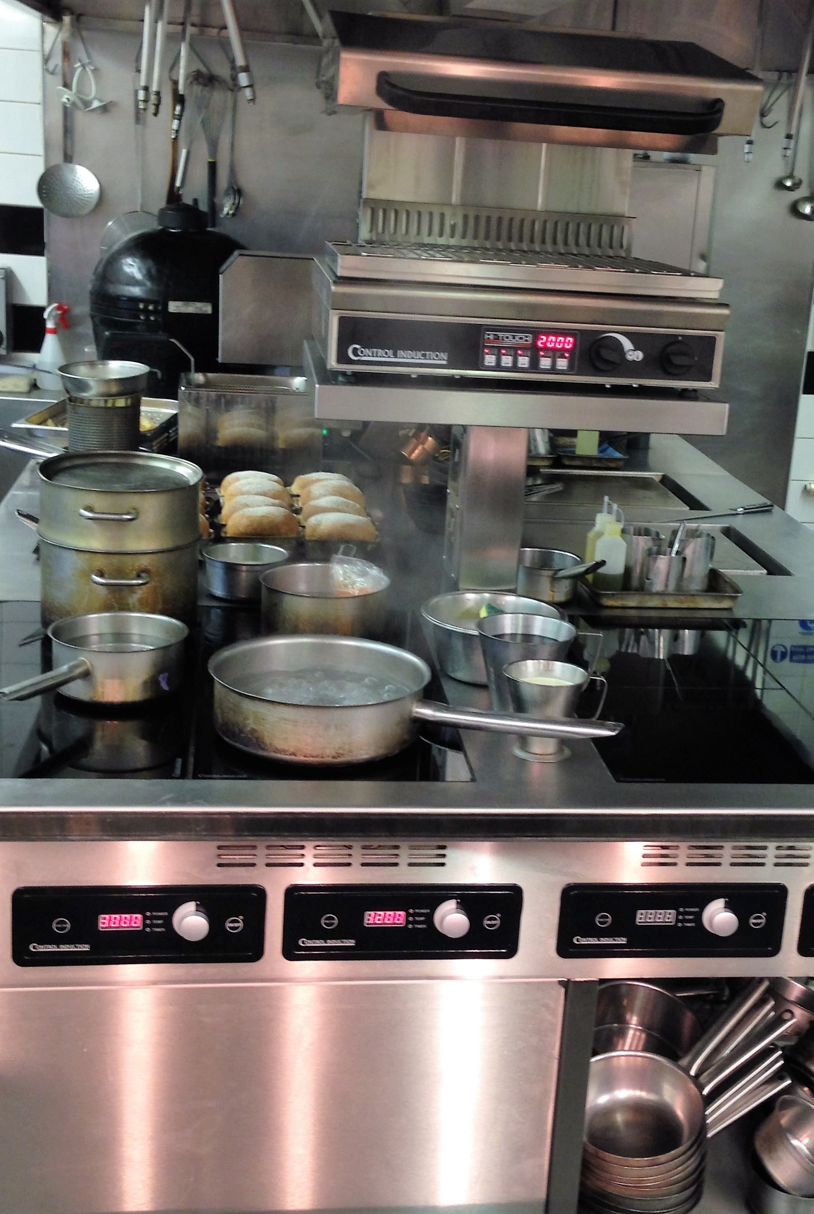 Busy induction stove