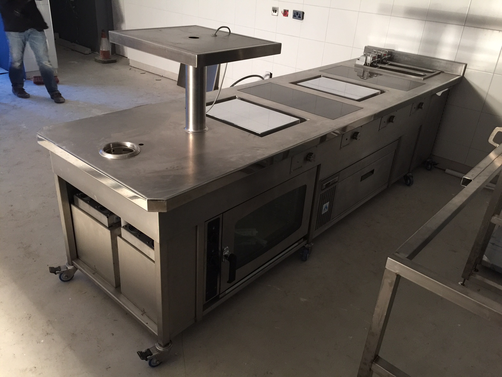 Commercial cooking suite induction