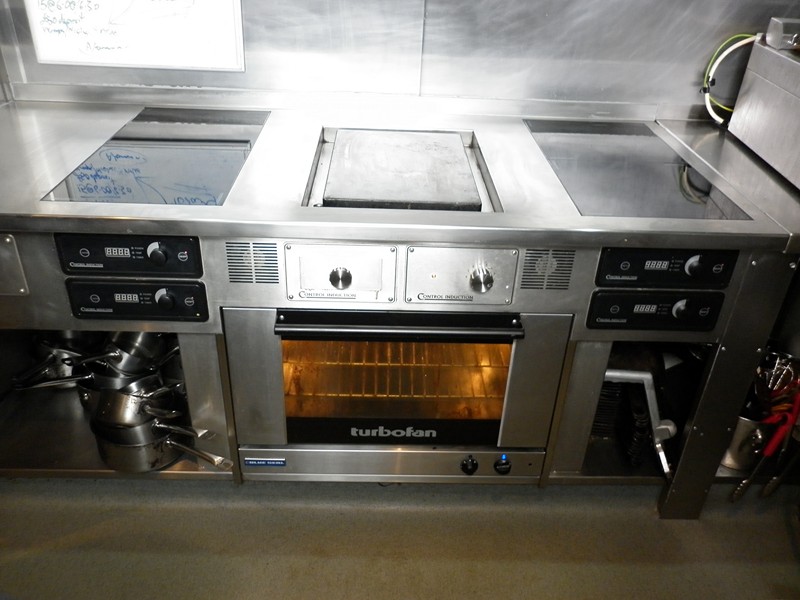 induction_hobs_and_plancha_with_blue_seal_oven_roseleaf.jpg.jpg